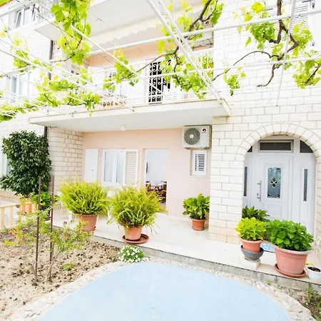 M&s بودْسْتغانا