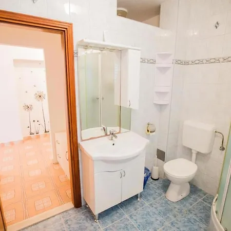 M&s * بودْسْتغانا