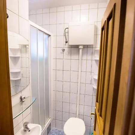 شقة M&s بودْسْتغانا